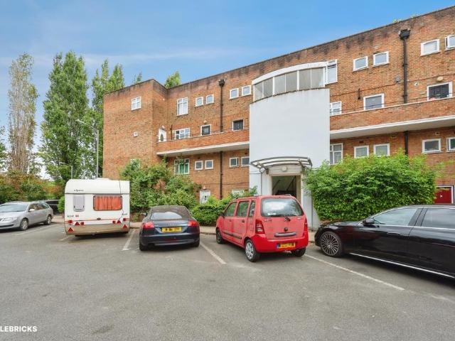 Flat for sale in Putney Vale, Greater London