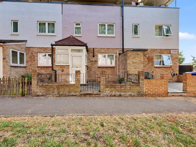 Flat for sale in Greater London