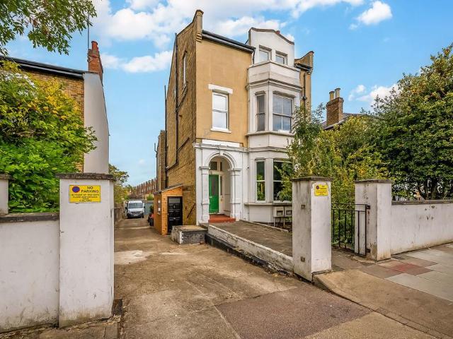 Flat for sale in Royal Borough of Greenwich, Greater London