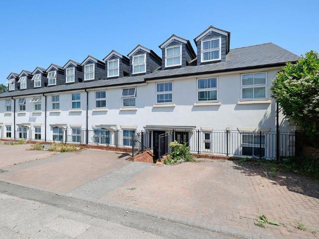 Flat for sale in Red Hill, Surrey