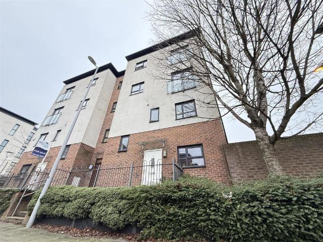 Flat for sale in Salford, Greater Manchester