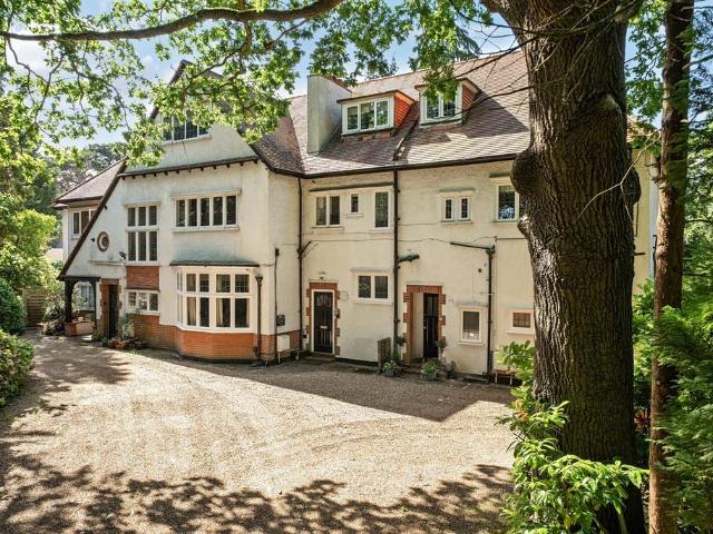 Flat for sale in Sheerwater, Woking