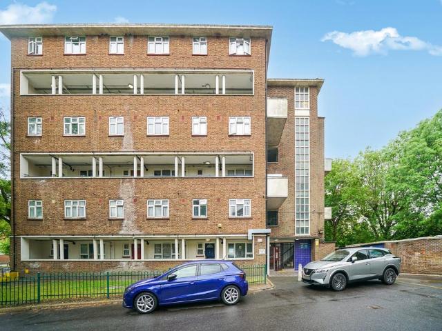 Flat for sale in London Borough of Merton, Mitcham