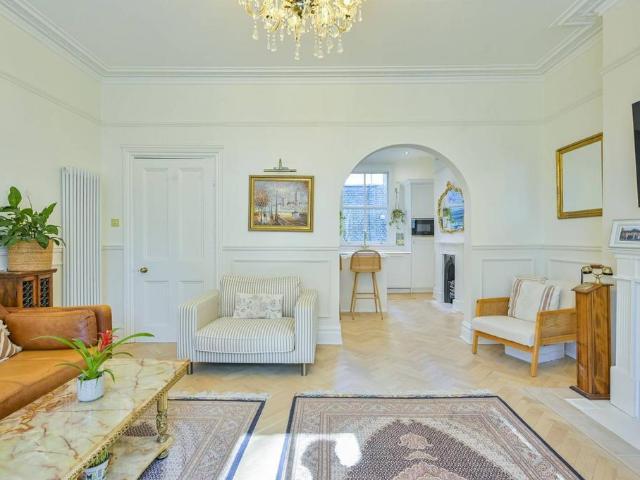 Flat for sale in Pimlico, Greater London