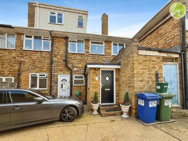 Flat for sale in Essex