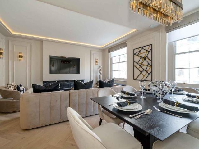 Flat for sale in Bayswater, Greater London