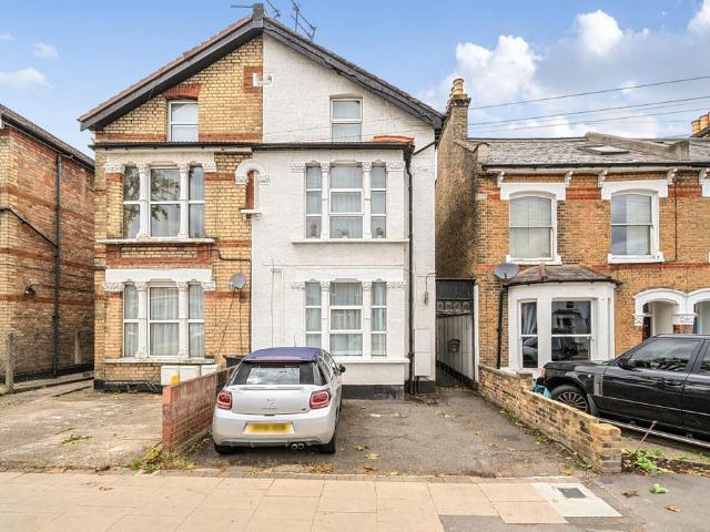 Flat for sale in Palmers Green, Greater London