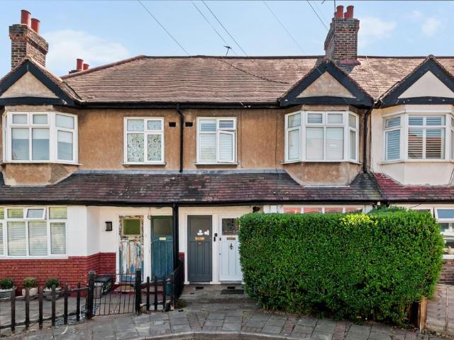 Flat for sale in London Borough of Merton, Collier's Wood