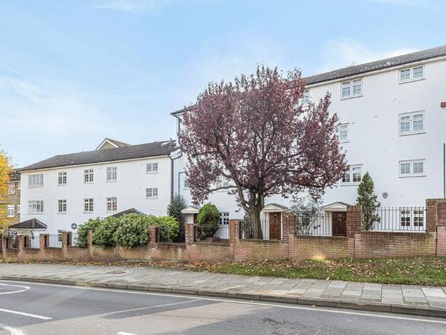 Flat for sale in Southfields, Greater London