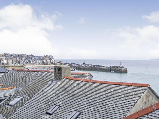 Flat for sale in Penbeagle, Cornwall