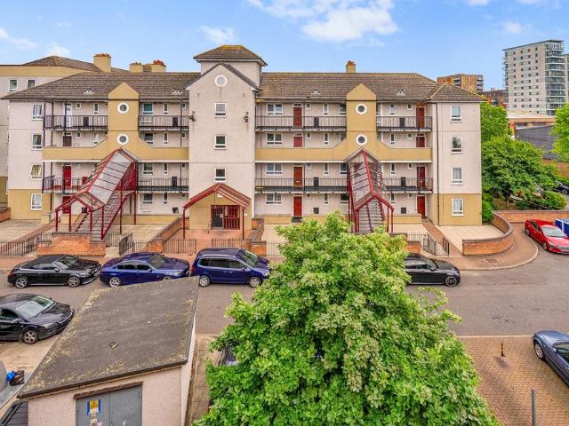 Flat for sale in Burdett Estate, Limehouse