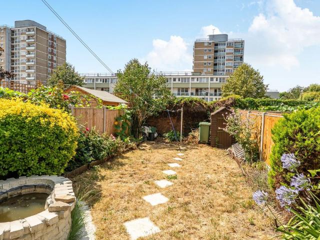 Flat for sale in Poplar Grove, Greater London