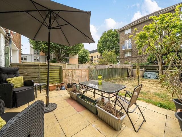 Flat for sale in Bermondsey, Greater London