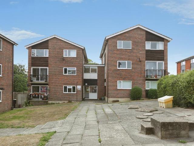 Flat for sale in Rowner, Middlecroft