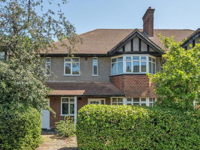 Flat for sale in London Borough of Lambeth, Greater London