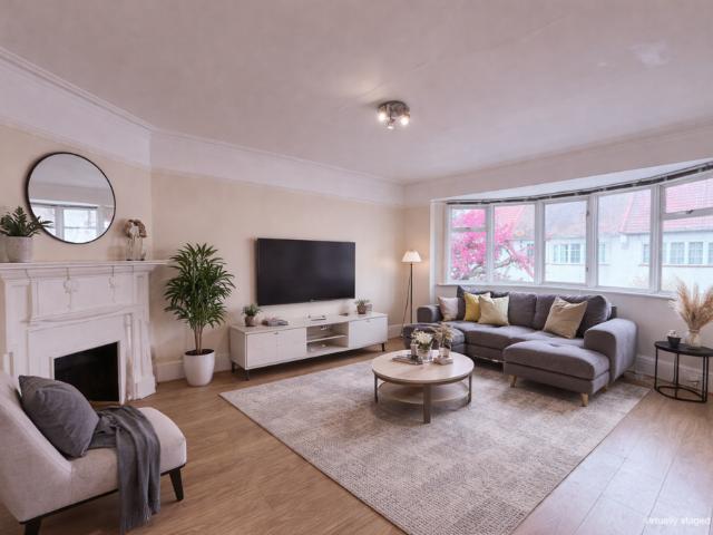 Flat for sale in Temple Fortune, Greater London