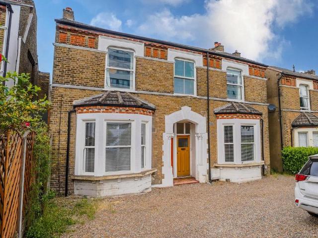 Flat for sale in Anerley, Greater London