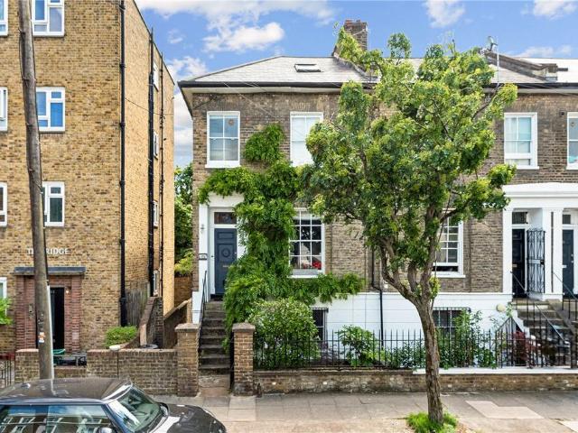 Flat for sale in Islington, Greater London