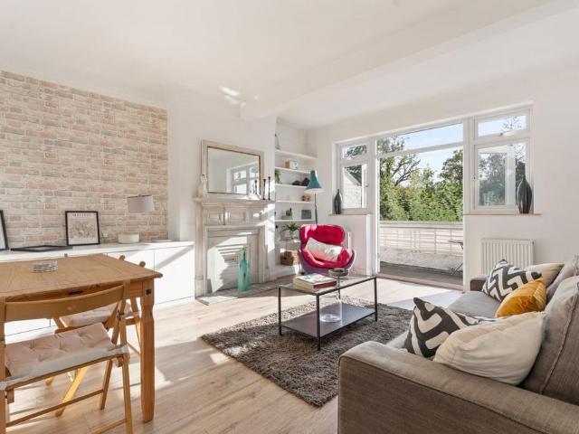 Flat for sale in Golders Green, Greater London