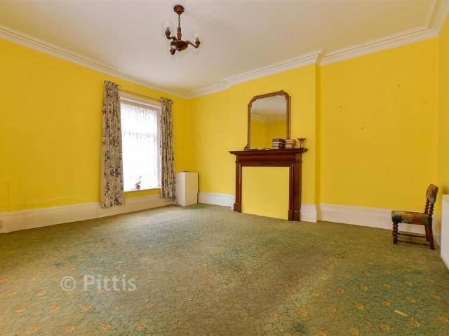 Flat for sale in Cowlease, Ventnor