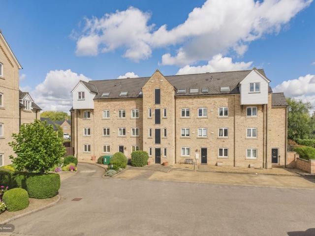 Flat for sale in Huntingdon, Cambridgeshire