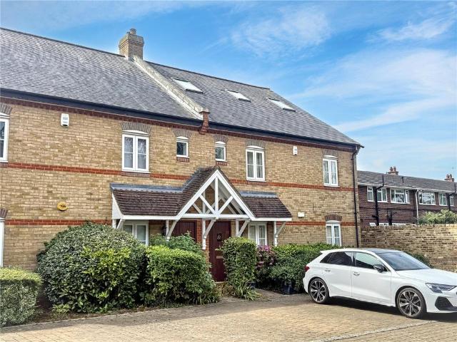 Flat for sale in Cockfosters, Greater London