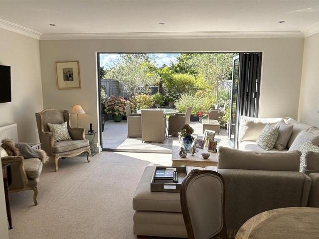 Flat for sale in Fole, Surrey