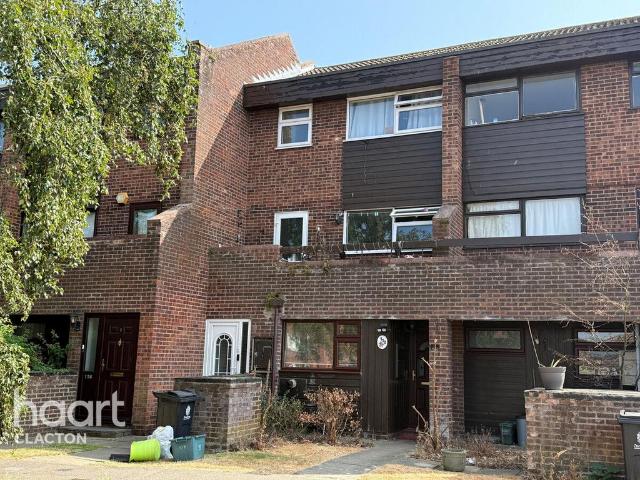 Flat for sale in Dale Hill, Essex