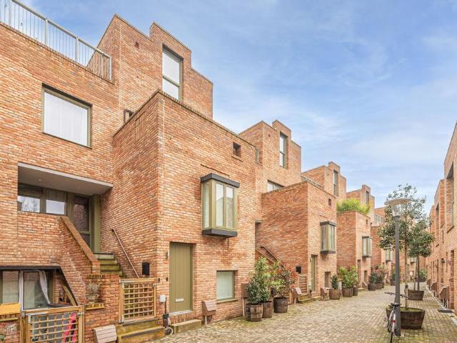 Flat for sale in London Borough of Barnet, Greater London