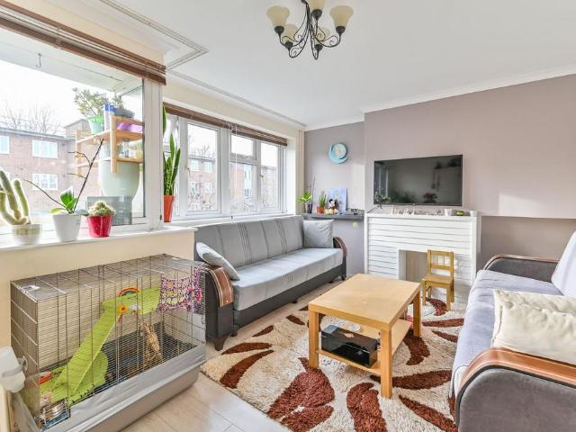 Flat for sale in Stoke Newington, Greater London