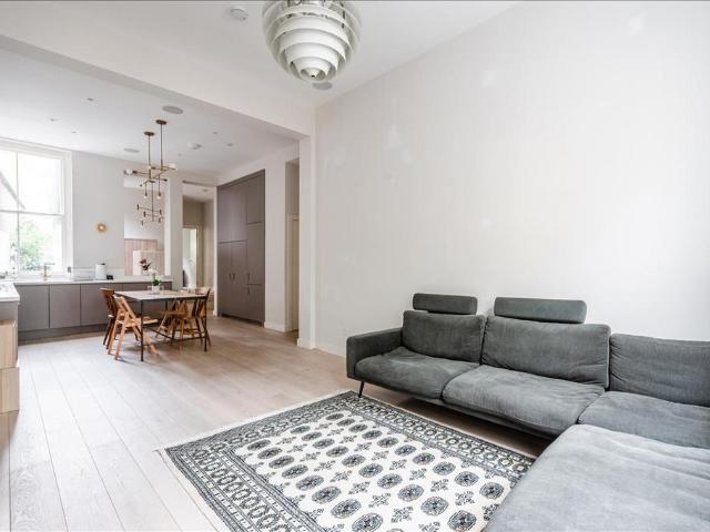 Flat for sale in Holborn, Greater London