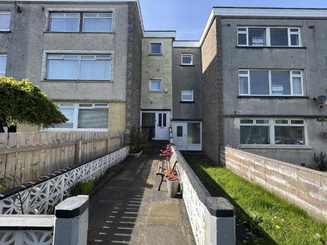 Flat for sale in Ardrossan, Scotland