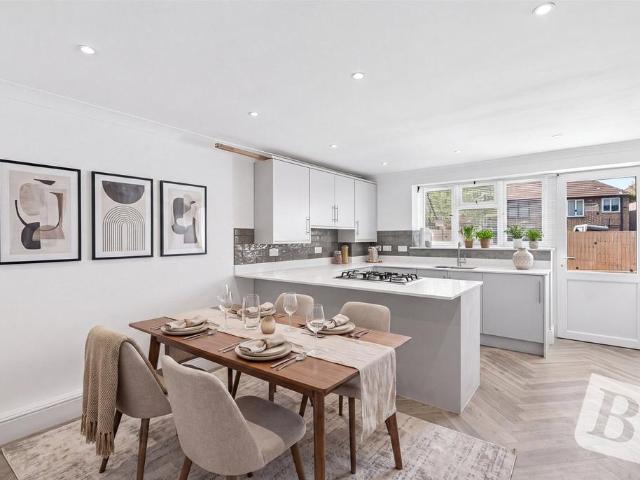 Flat for sale in Chadwell Heath, Greater London