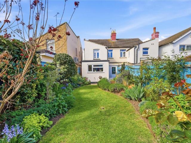 Flat for sale in North Shoebury, Alton Barnes