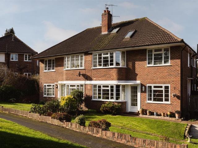 Flat for sale in Red Hill, Surrey