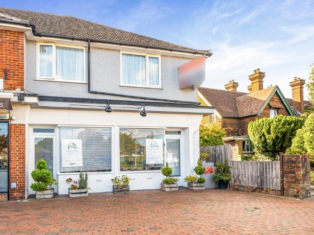 Flat for sale in Fetcham, Mole Valley