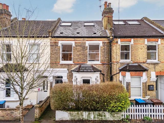 Flat for sale in London Borough of Merton, Merton Park