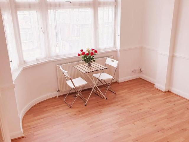 Flat for sale in South Chingford, Highams Park