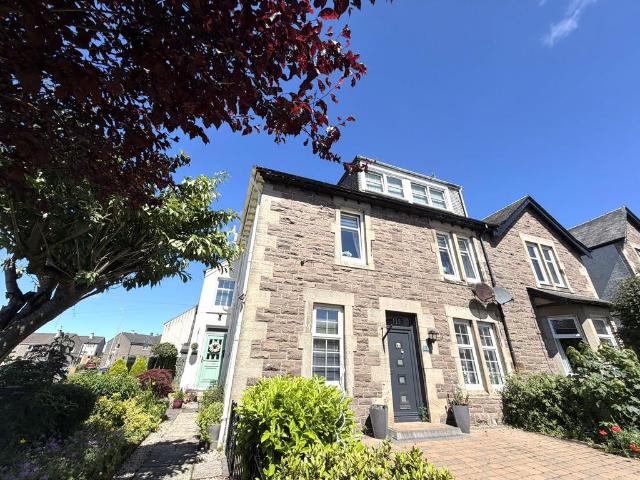 Flat for sale in Lanark, Scotland