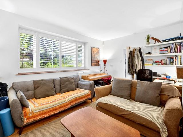 Flat for sale in Dalston, De Beauvoir Town
