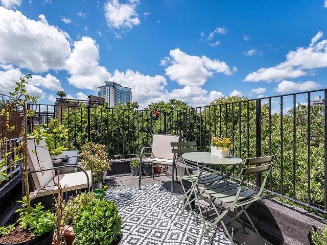 Flat for sale in Earl's Court, Greater London