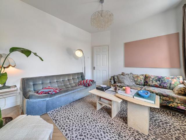 Flat for sale in London Borough of Croydon, Greater London