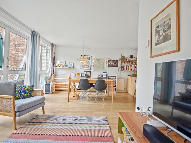 Flat for sale in Gospel Oak, Greater London