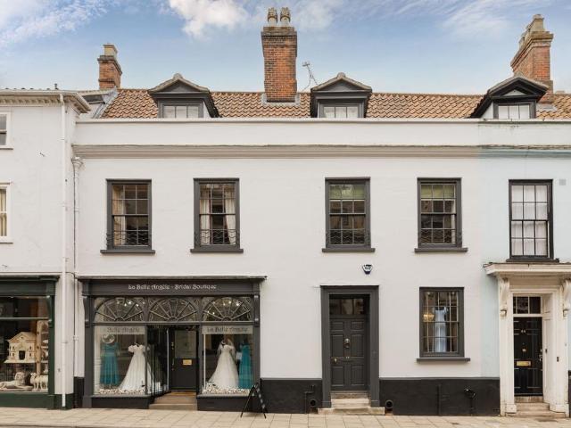 Flat for sale in Heigham Grove, East Bank