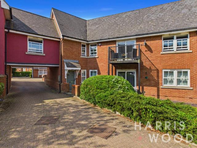 Flat for sale in Hythe, Fordham Heath