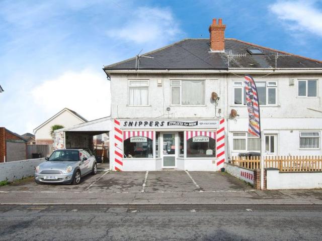 Flat for sale in Talbot Village, Bournemouth