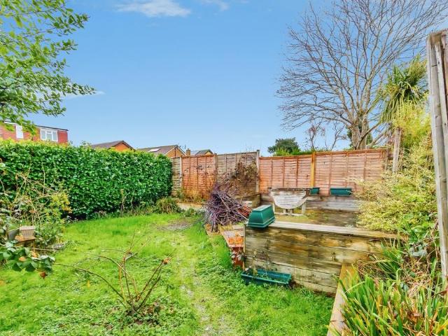 Flat for sale in Caterham on the Hill, Hillview