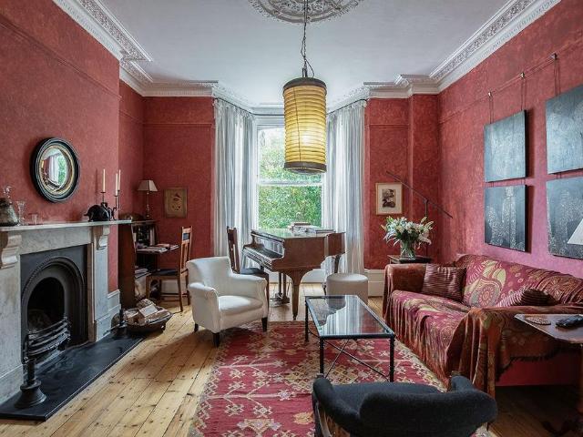 Flat for sale in Belsize Park, Greater London