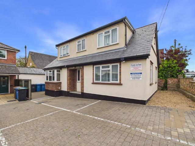 Flat for sale in Sudbury, Chelmondiston