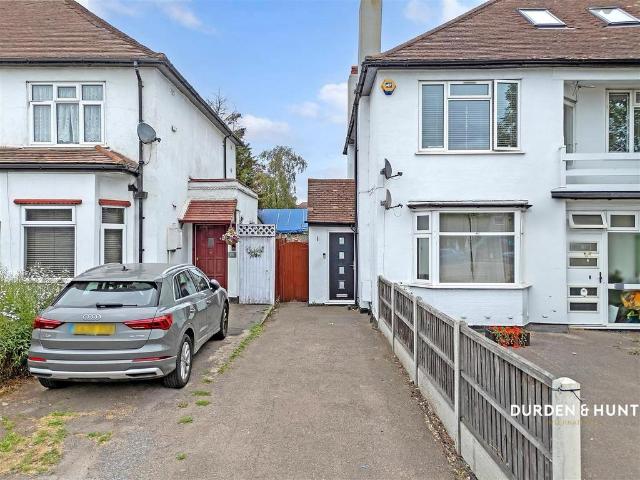 Flat for sale in Hornchurch, Greater London